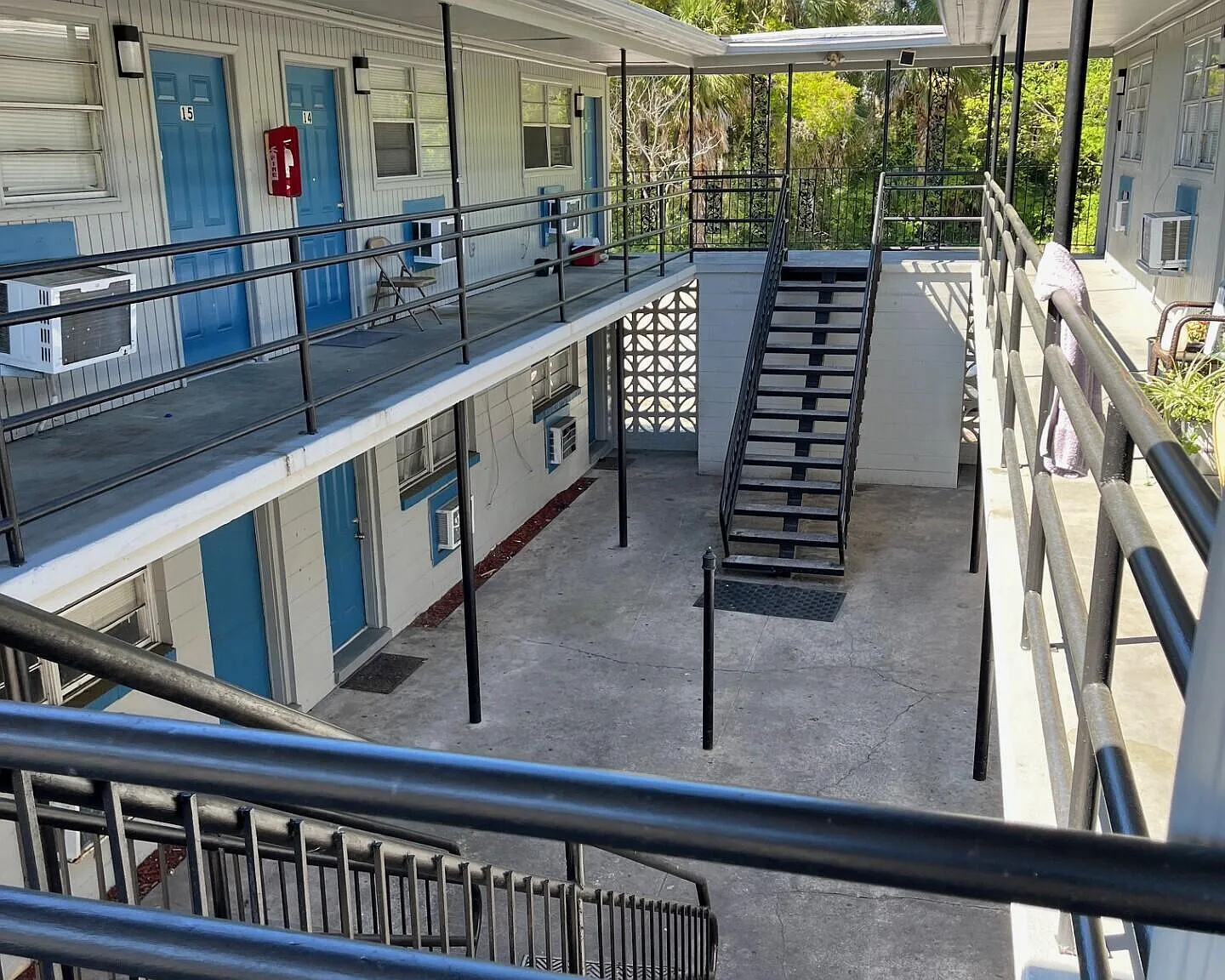 1 bed, 1.5 bath, 500 sqft, $775 — Photo 2