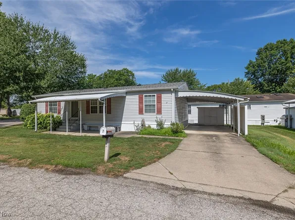 2 Corktree Dr, Olmsted Twp, OH 44138