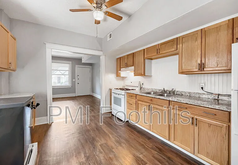 420 N Fox St — Photo 5
