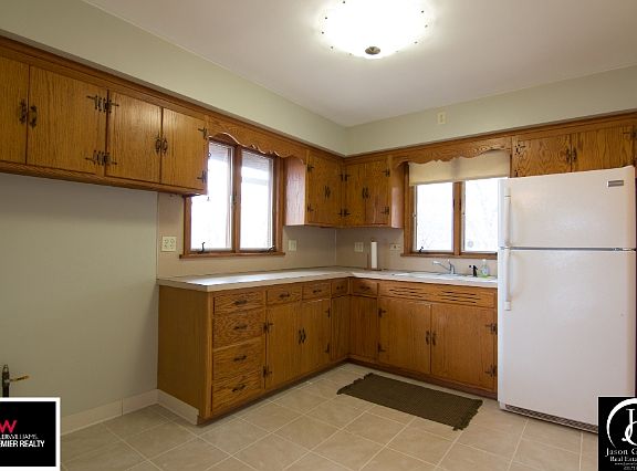 2nd image of 904 Warner Ave