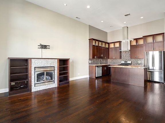 4th image of 3553 W Montrose Ave #4E