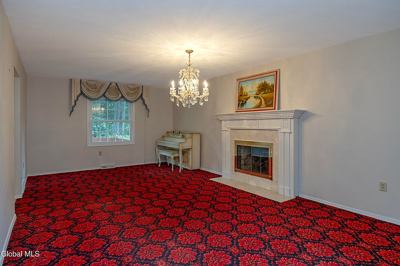 5th image of 48 Bayberry Drive