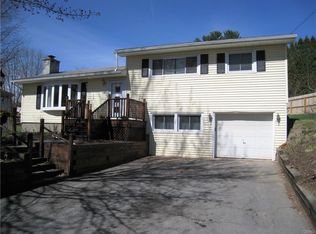 102 Stonecrest Dr, Syracuse, NY 13214