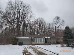 6651 Guildford Dr, Shelby Township, MI 48316