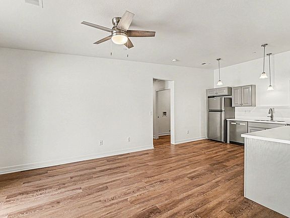 4th image of 1201-1205 Raven Pl #R