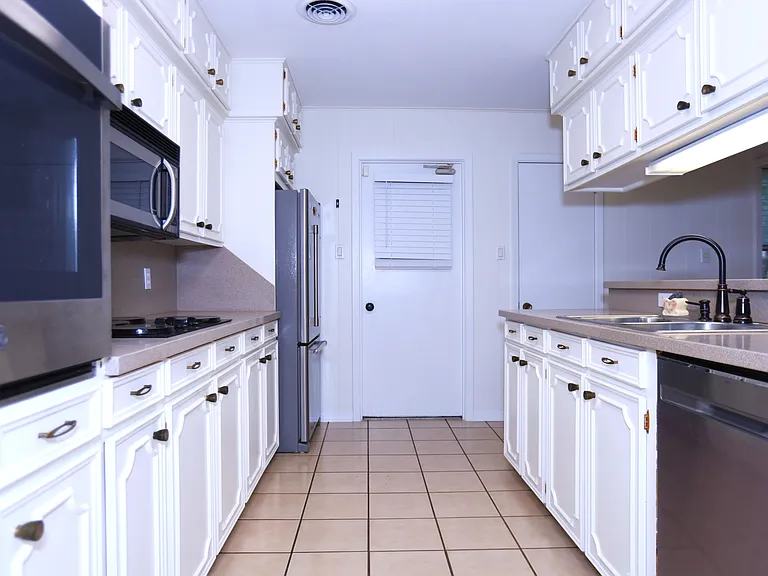 115 Irwin Rd — Photo 3