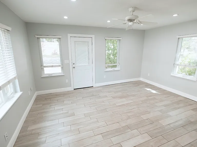 3209 Plaza Pl — Photo 6