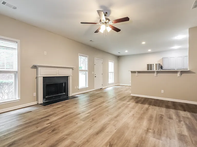 4358 Savannah Dr — Photo 4