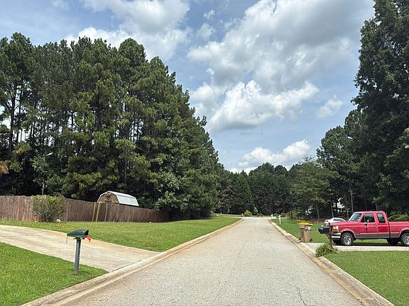 4th image of 986 Camellia Ct