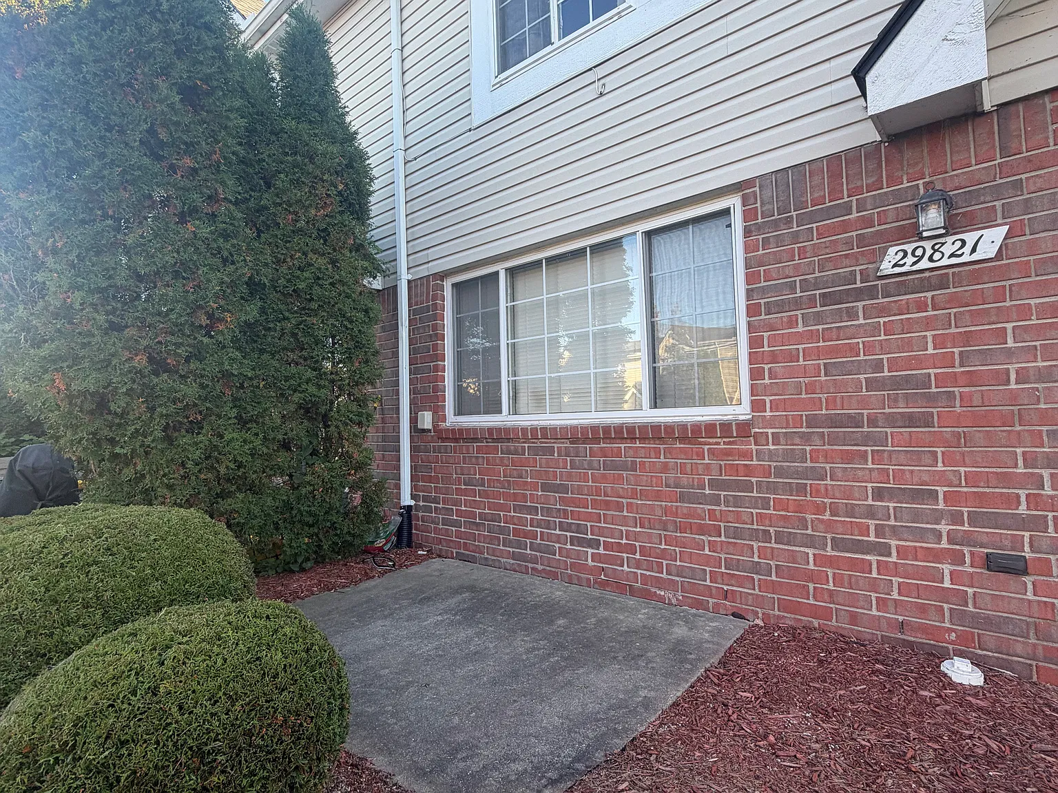 2 bed, 1120 sqft, $1,600 — Photo 2