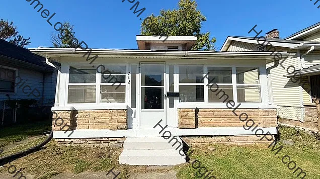 742 N Bradley Ave