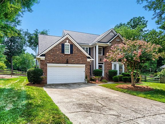 3rd image of 6211 Coleridge Ct