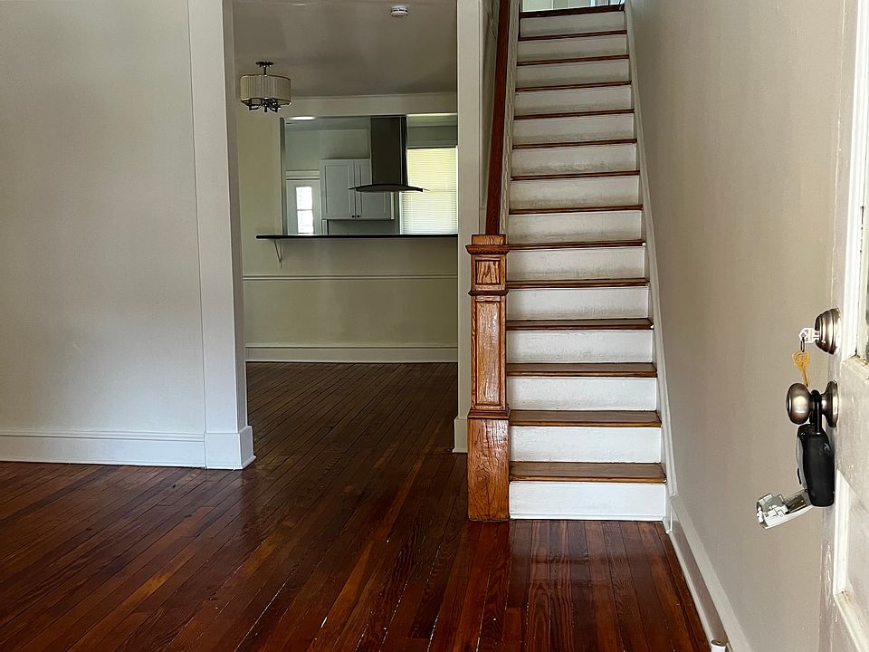 1st image of 1613 W 10th St