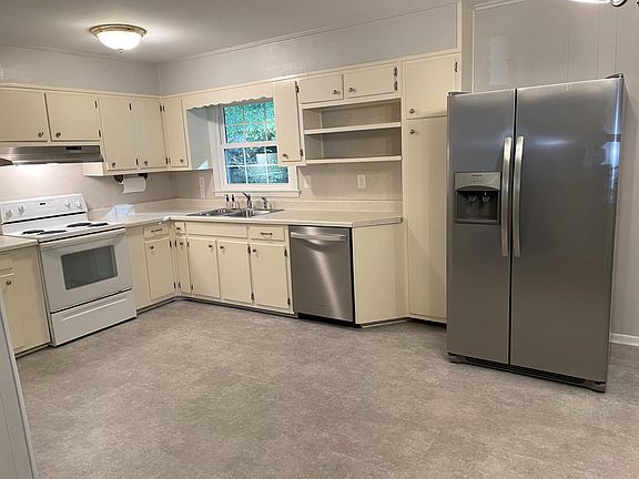 KITCHEN: NEW DISHWASHER, NEW REFRIGERATOR, NEW WINDOWS