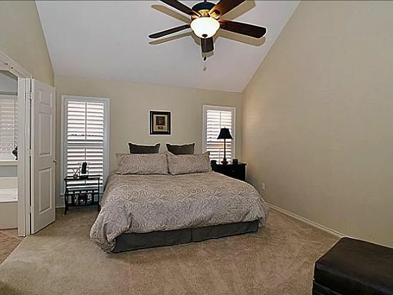 316 Stone Creek Dr — Photo 4