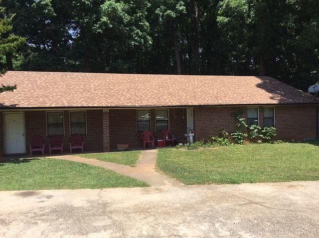 2nd image of 211 Tanglewood Ln