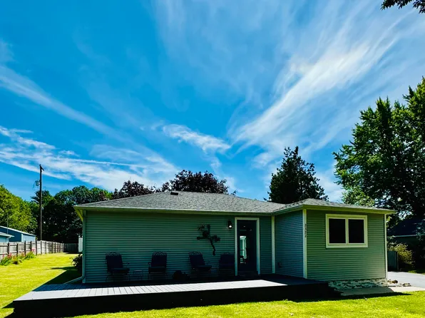 2322 N Lakeshore Dr, Ludington, MI 49431