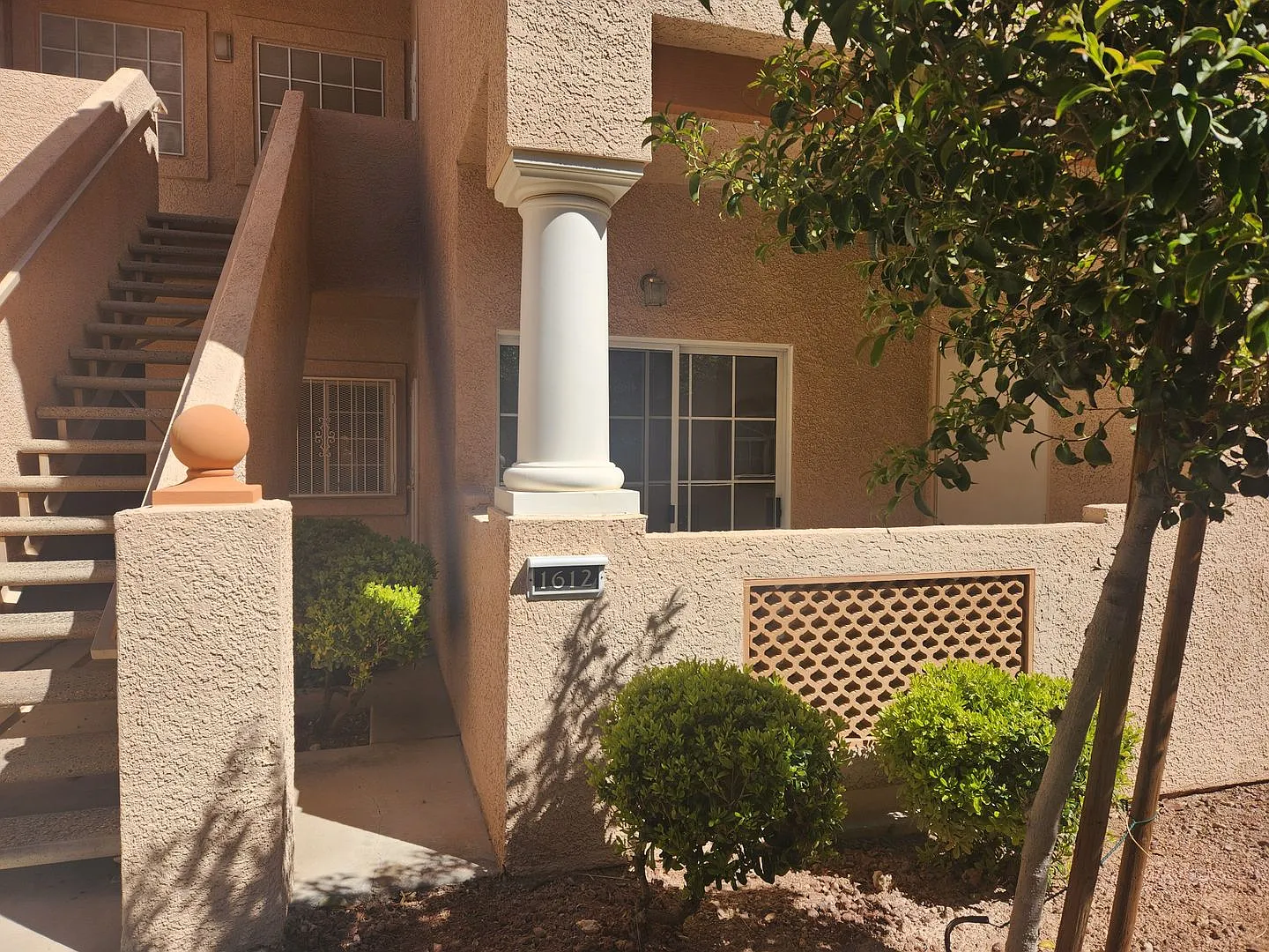 Rare Find in Scottsdale Valley: Style, Comfort, & Unbeatable Convenience! — Photo 2