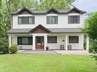 N2436 Shore View Dr, Lake Geneva, WI 53147