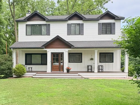 N2436 Shore View Dr, Lake Geneva, WI 53147