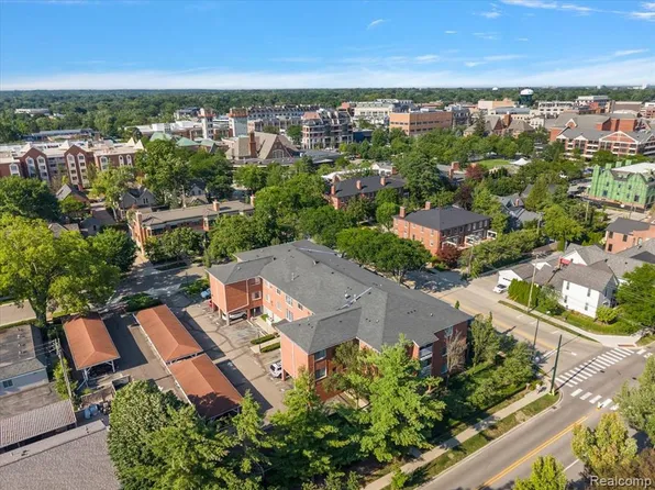 444 Chester St APT 420, Birmingham, MI 48009