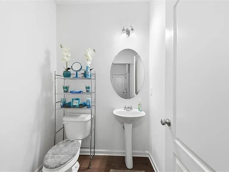 5527 Radford Loop — Photo 24