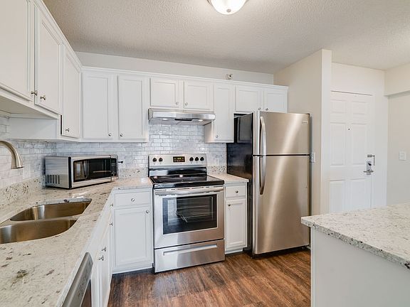 3rd image of 22 University Ave NE APT 203