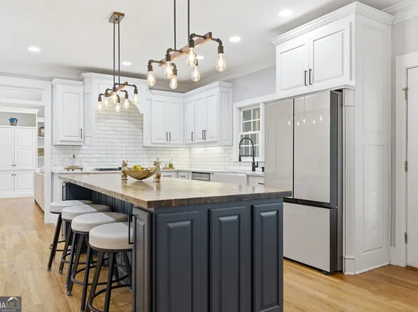 401 Maple Ridge Ct, Cumming, GA 30028