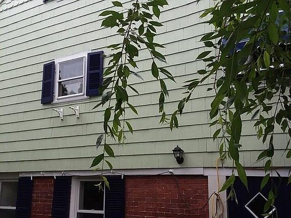 4th image of 142 Lothrop St