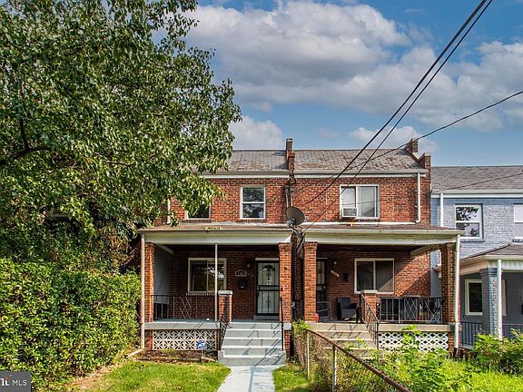 2nd image of 1361 Downing St NE