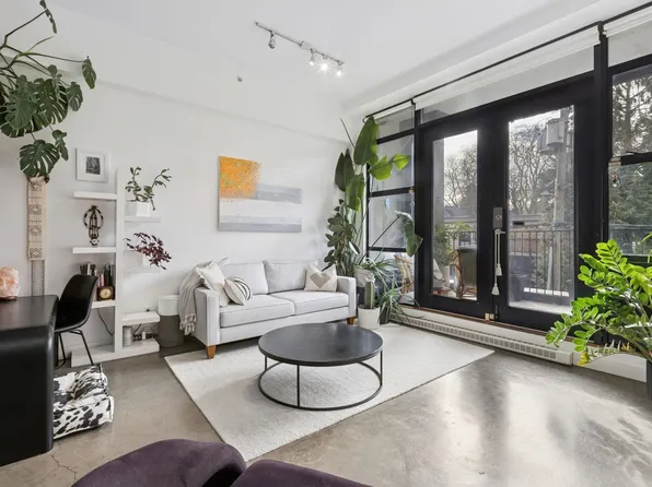 2156 W 12th Ave #10, Vancouver, BC V6K 2N2