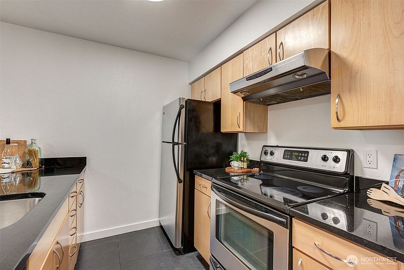 5th image of 840 NE 125th Street #206