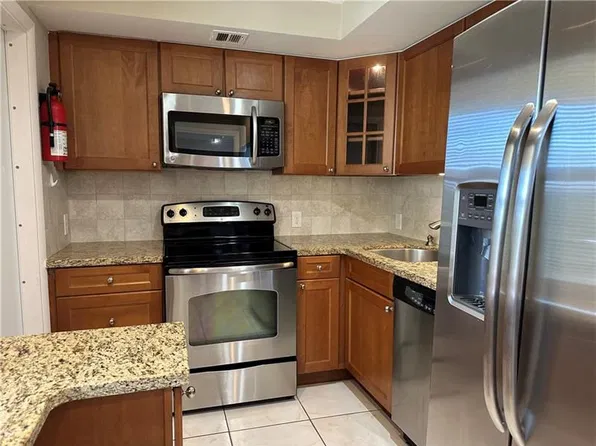 2751 N Palm Aire Dr APT 402, Pompano Beach, FL 33069