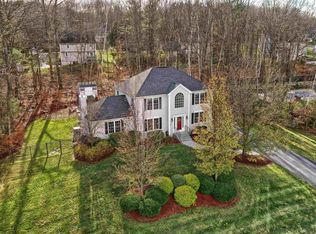 14 Sunburst Ln, Hooksett, NH 03106