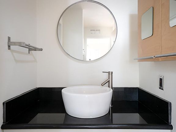 5th image of 508 Ashland Ave APT 211