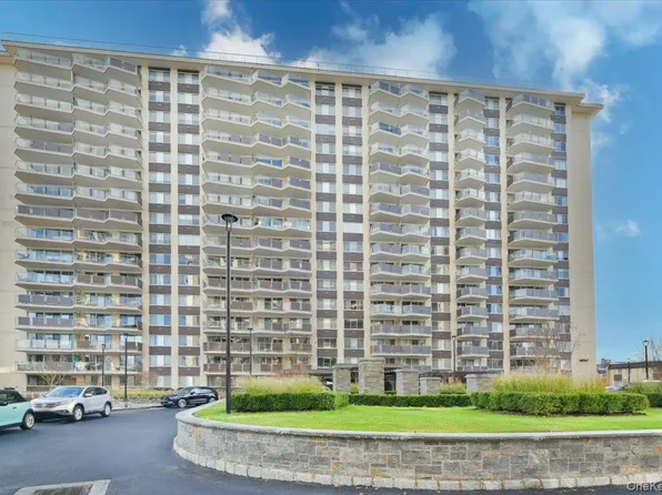 18-15 215 #2G, Bayside, NY 11360