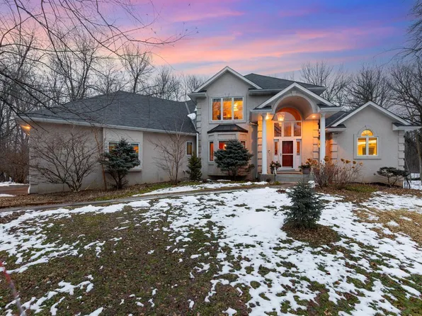 26335 Peach Cir, Shorewood, MN 55331