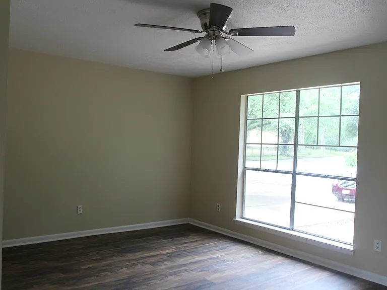 2523 Beachview Dr — Photo 3