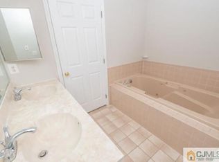 15 Prestwick Way, Edison, NJ 08820