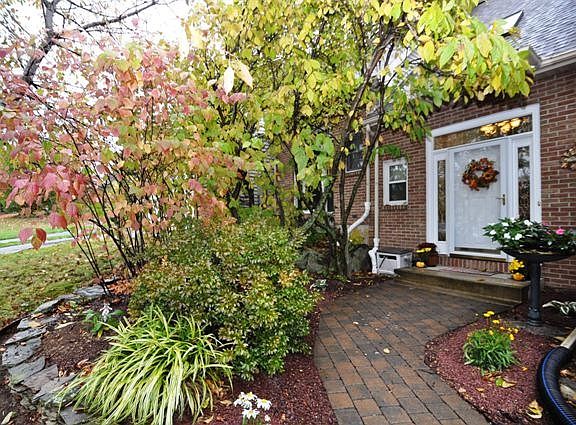 2nd image of 1374 Howard Ln
