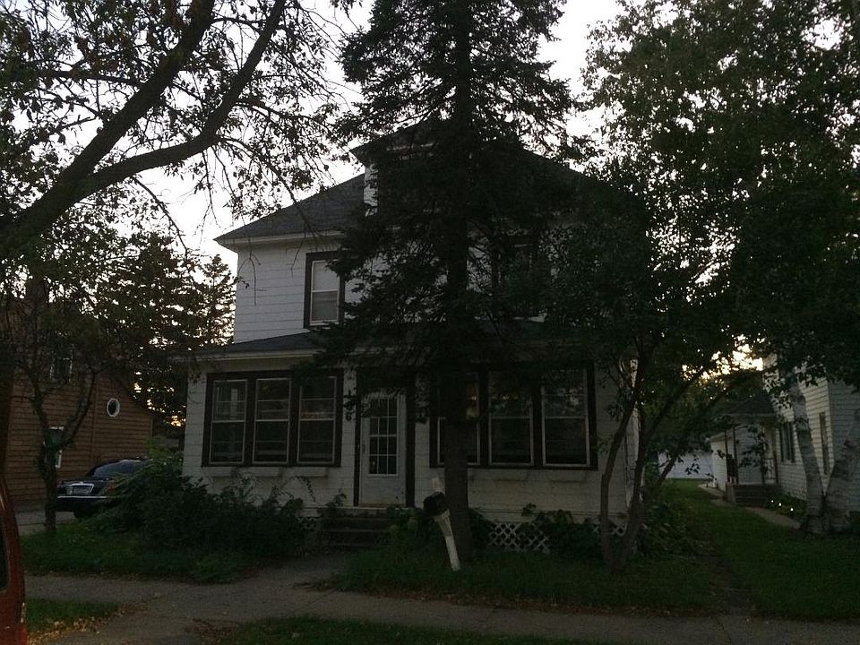 1st image of 136 Meridian St S