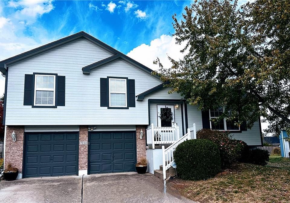 1st image of 704 SW Foxtail Ct