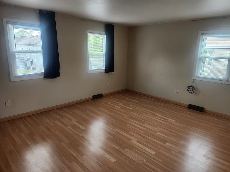 58 Montgomery St — Photo 2