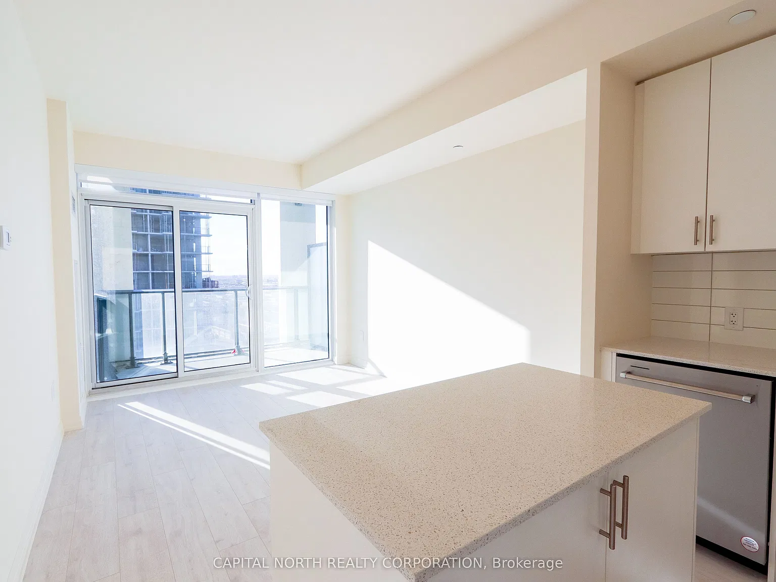 Charisma West Tower — Photo 4