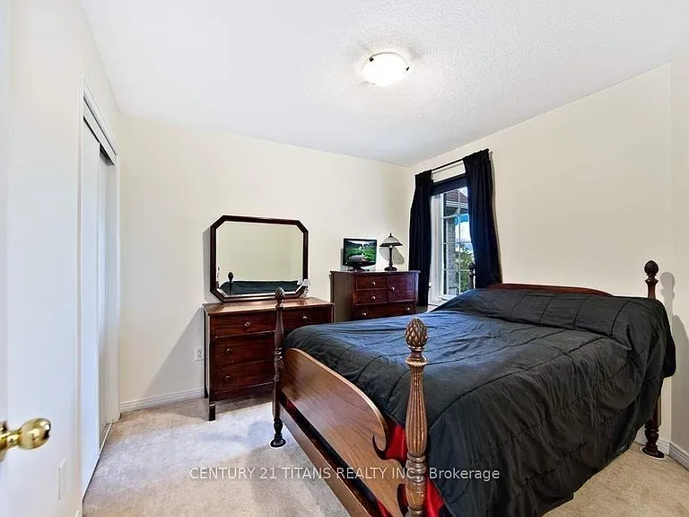 32 Etienne St — Photo 15
