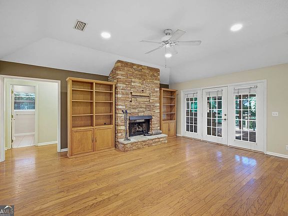 3rd image of 311 Lochland Pl