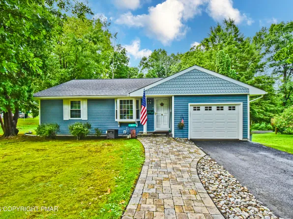 827 Somers Ln, Stroudsburg, PA 18360