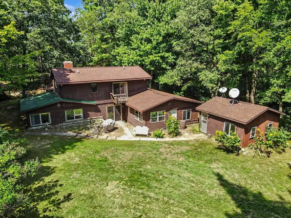 21801 W Cutler Rd, Howard City, MI 49329