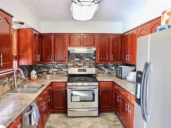 5th image of 203 Pembrook St