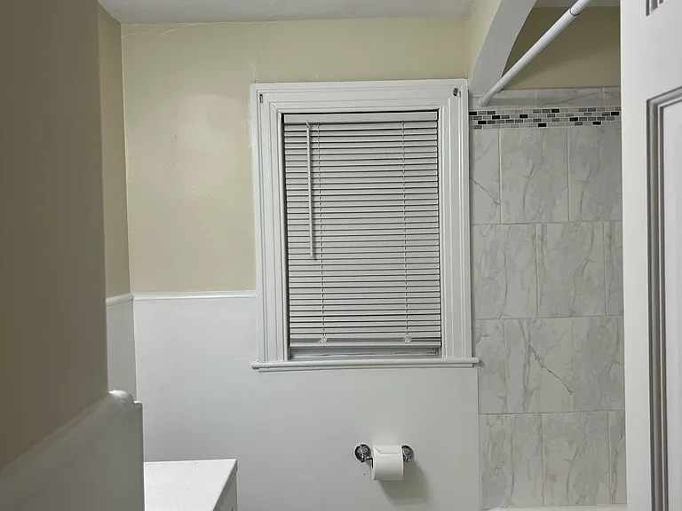 131 Seymour Ave — Photo 9